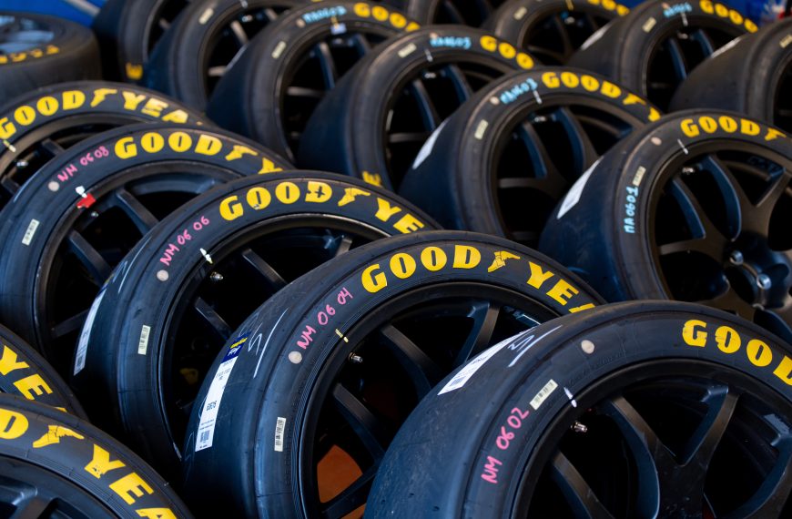 Goodyear sells Dunlap to Sumitomo