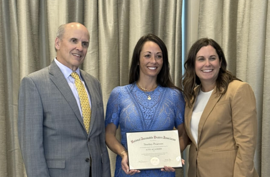 Peterbilt of Atlanta’s Shelley Pearson graduates from ATD Academy