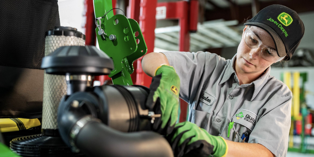 John Deere TECH program helps meet dealerships’ needs for qualified technicians