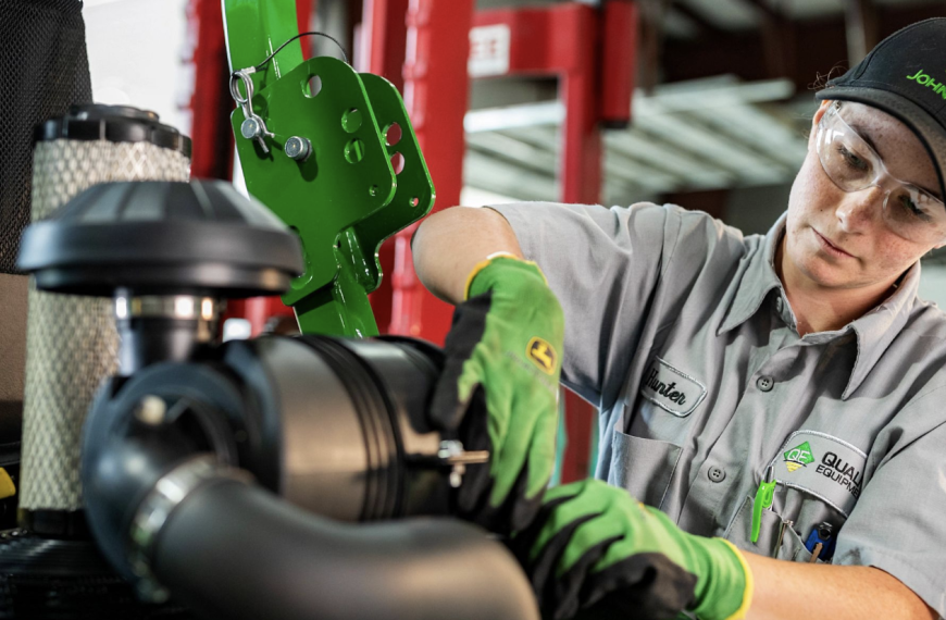 John Deere TECH program helps meet dealerships’ needs for qualified technicians