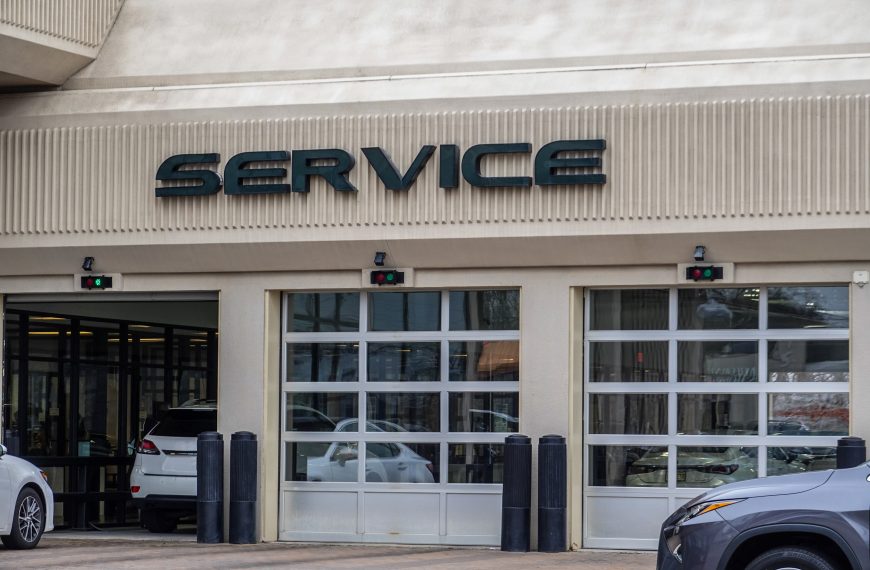 Study finds people buy cars at dealerships, get them serviced elsewhere